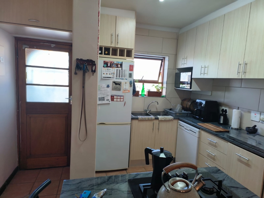 To Let 2 Bedroom Property for Rent in Table View Western Cape